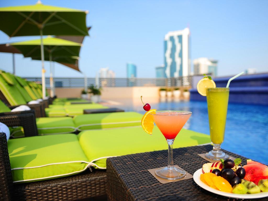 Fraser Suites Seef Bahrain apartamentos Manama Exterior foto Pool at the hotel
