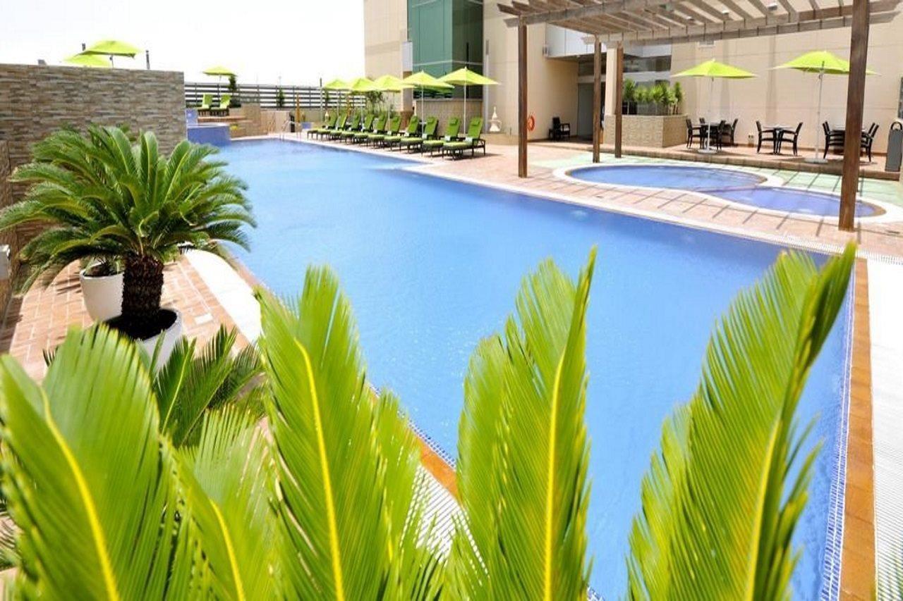 Fraser Suites Seef Bahrain apartamentos Manama Facilidades foto The swimming pool at the hotel