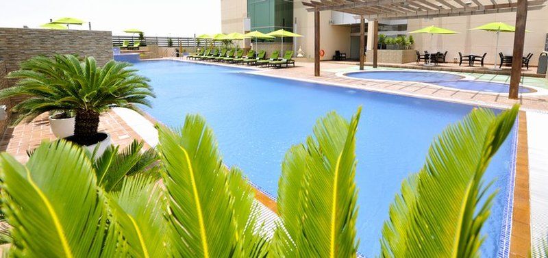 Fraser Suites Seef Bahrain apartamentos Manama Exterior foto The swimming pool at the hotel